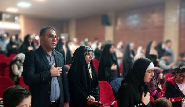 تقدیر از دانش‌آموزان فعال محمدشهری در زمینه‌های فرهنگی و هنری