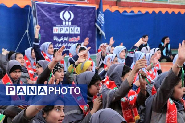 بهارستان دو صحنه همفکری، همدلی و همکاری پیشتازان در همایش یاوران انقلاب