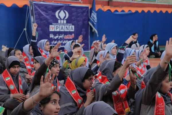 بهارستان دو صحنه همفکری، همدلی و همکاری پیشتازان در همایش یاوران انقلاب