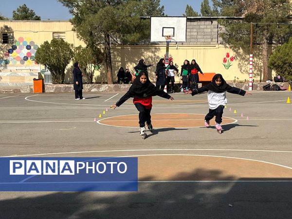 مراسم بزرگداشت هفته تربیت بدنی و ورزش در دبیرستان شاهد هاجر