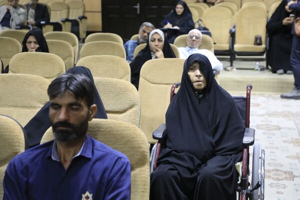 جلسه گرامیداشت و تجلیل از پدران و مادران شهدا 