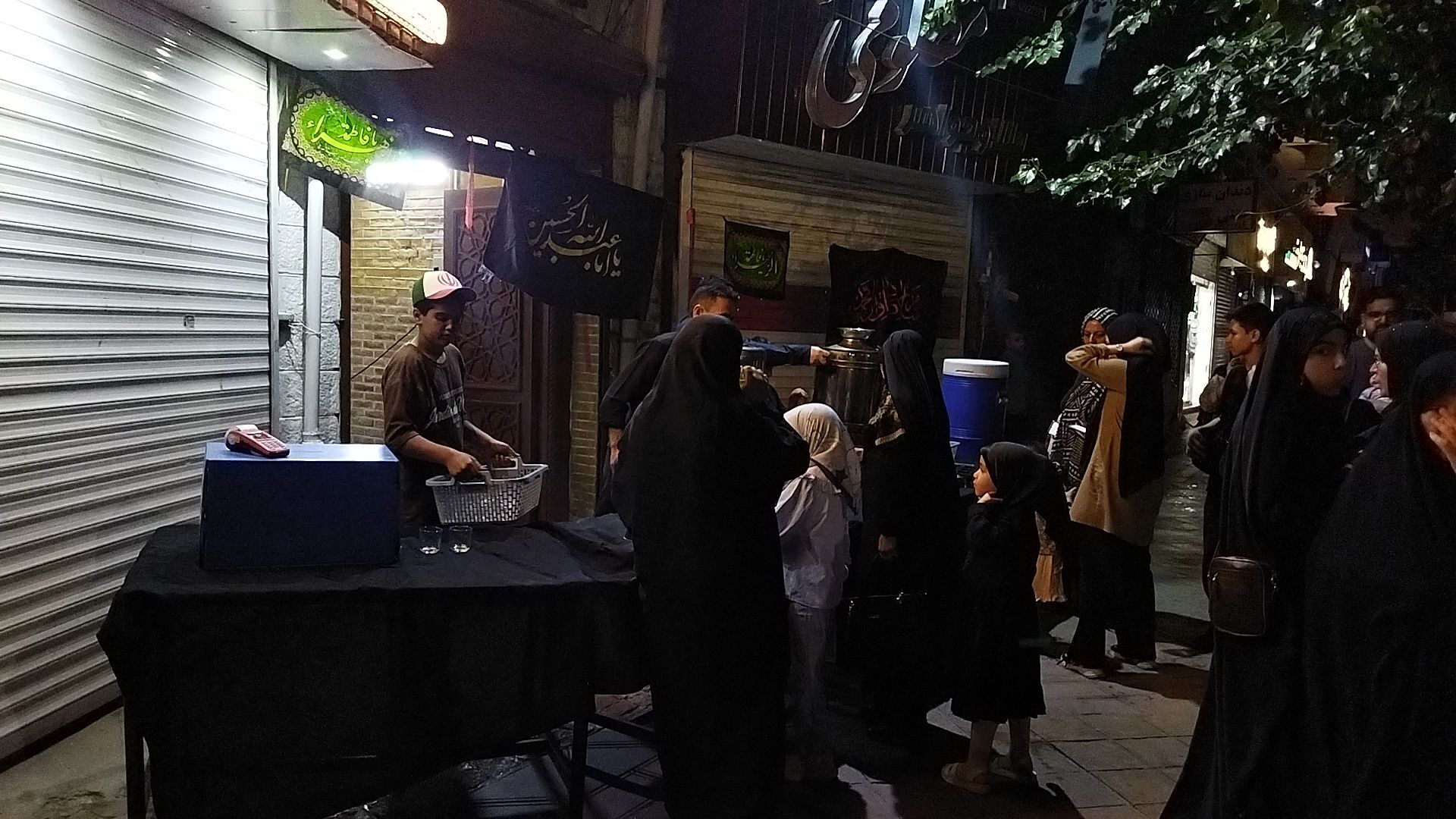 چایخانه حوزه علمیه گلشن در چهارمین شب ماه محرم ۱۴۰۵