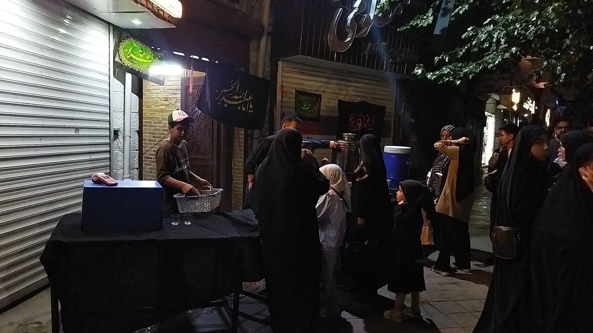 چایخانه حوزه علمیه گلشن در چهارمین شب ماه محرم ۱۴۰۵