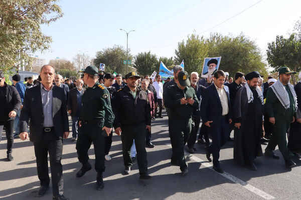 راهپیمایی روز دانش‌آموز در محمدشهر کرج 