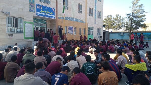 کاندیدای شورای دانش آموزی دبیرستان میثاق از برنامه های خود گفتند