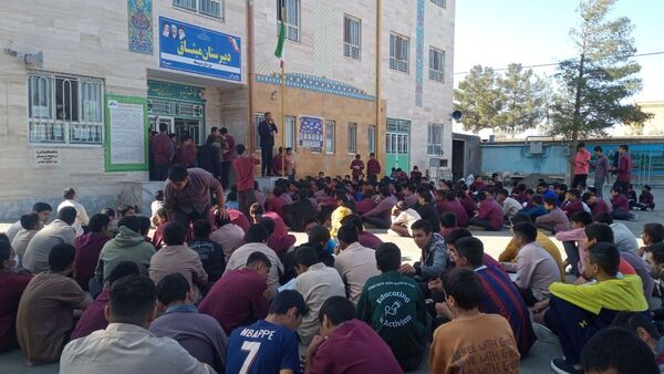 کاندیدای شورای دانش آموزی دبیرستان میثاق از برنامه های خود گفتند