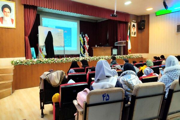 کلاس آموزشی خبرنگاری در کانون مهر تابان نیشابور