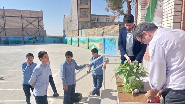 مدرسه نمونه مرحوم طاووسی خلیل آباد رنگ و بوی ریاضی گرفت
