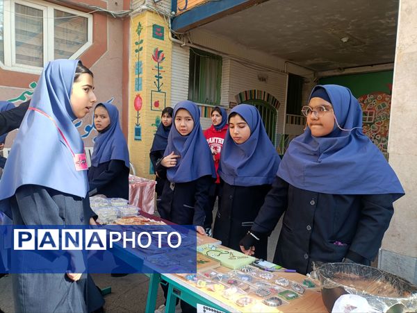 برپایی بازارچه دانش آموزی در دبیرستان دکتر جواد حداد۲ 