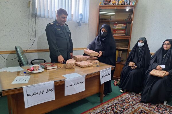 جلسه ستاد دهه فجر در حوزه حضرت زینب(س)بسیج سپاه احمد ابن موسی (ع) در شیراز 