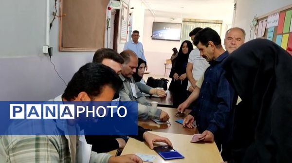 حضور پرشور مردم لرستان پای‌صندوق‌های رأی‌گیری