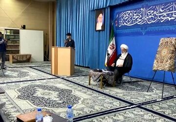 نشست صمیمانه دانش‌آموزان و فرهنگیان یزد با نماینده ولی‌فقیه