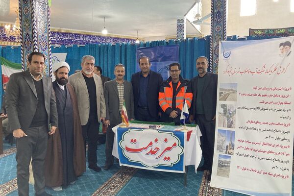 دهه فجر در آینه خدمات مردمی؛ برپایی میز خدمت و ایستگاه صلواتی