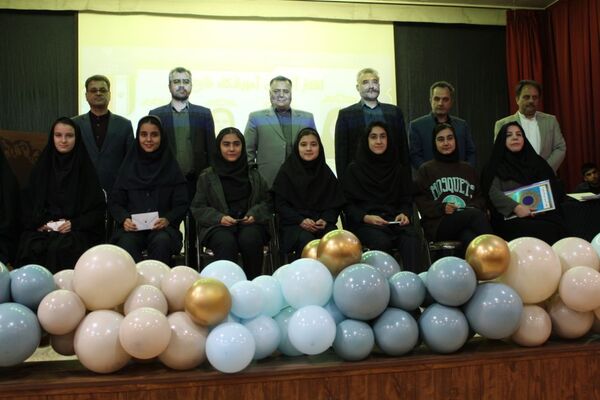 تقدیر از دانش‌آموزان منتخب استانی و کشوری جشنواره نوجوان خوارزمی در نیشابور 