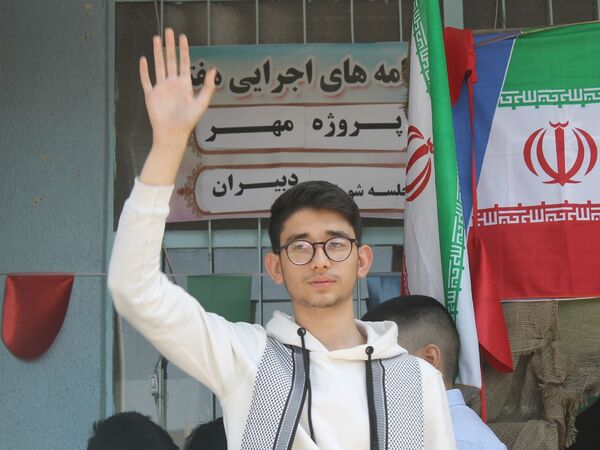 آیین نواختن زنگ ایثار و مقاومت در دبیرستان شاهد معراج