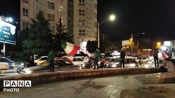 میدان ازادی هر شب میزبان وطن پرستان نیشابوری می شود 