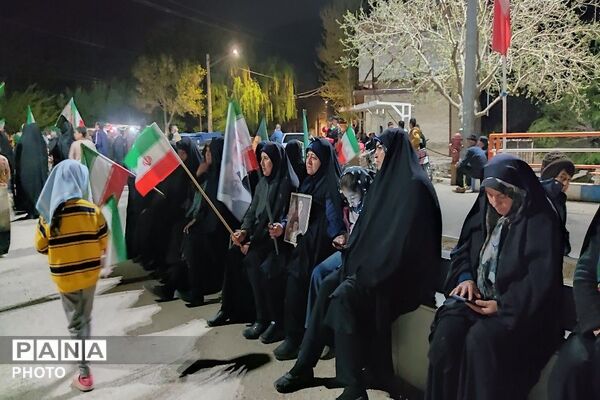 سنگر ما خیابان است 