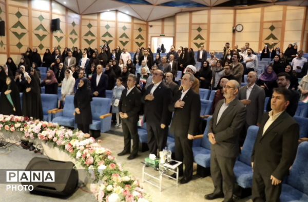 تجلیل از معلمان نمونه منطقه ۳؛ قدردانی از تلاش‌های اثرگذار در تعلیم و تربیت