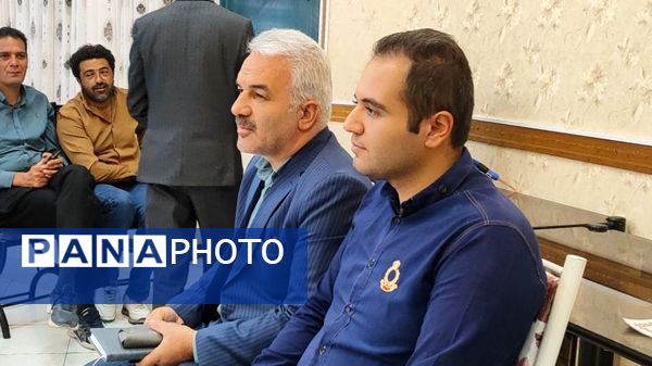 حضور مسئولان آموزشی در بن برای گفت‌وگو دربارهٔ مسائل مدارس با اولیا