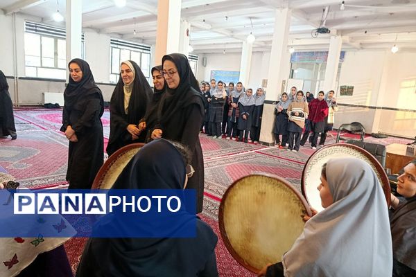  نمایشگاه فرهنگی و هنری دبیرستان عترت