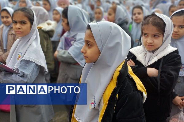 هم صدایی نسل آینده با انقلاب در مدرسه کودک مسلمان قرچک