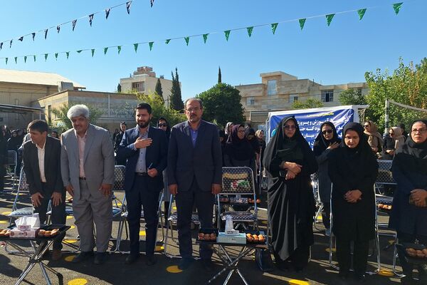 آیین نواختن زنگ مدرسه با شروع سال تحصیلی جدید 