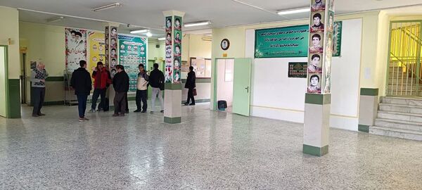 کلاس های تقویتی در دبیرستان نمونه آیت‌الله خامنه ای