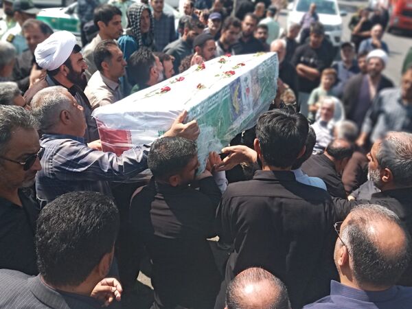 تشییع پیکر پرافتخار شهید علی اکبر صانعی جانباز ۷۰ درصد جنگ تحمیلی