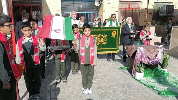 خادمان حرم امام رضا (ع) مهمان دبستان احمد کاظمی یک