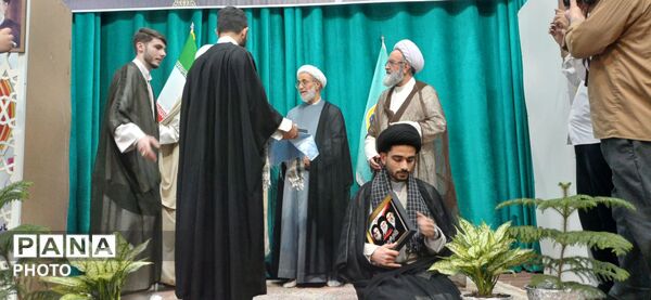 آیین عمامه‌گذاری طلاب 