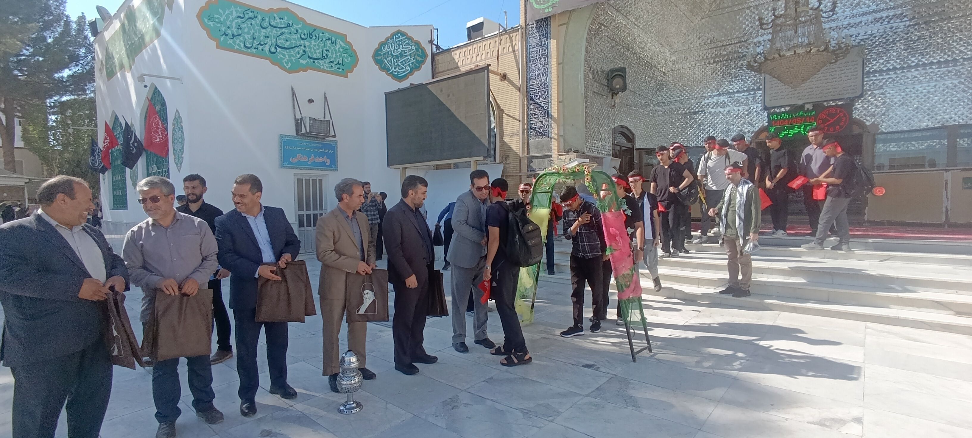 بدرقه دانش‌آموزان اعزامی به پیاده‌روی اربعین 