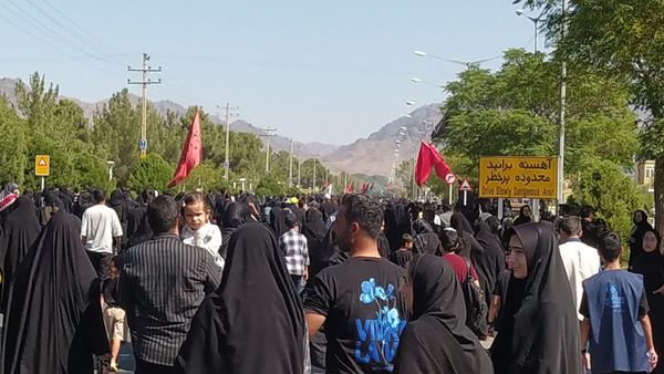 حضور پرشور مردم کاشمر در پیاده‌روی جاماندگان اربعین حسینی