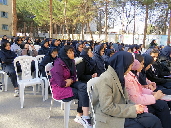 زدن زنگ انقلاب در مدرسه دخترانه فرزانگان شهرستان بجنورد 
