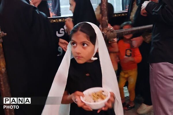 تداوم برپایی موکب‌های نذری مدارس و مراکز فرهنگی منطقه فشافویه در ایام محرم