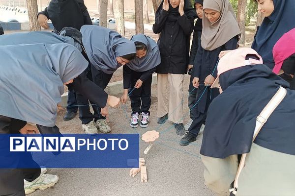 حضور پرشور دانش‌آموزان دبیرستان راضیه شکرایی ناحیه‌2 شهرری در اردو‌ مثبت هشتادی‌ها 