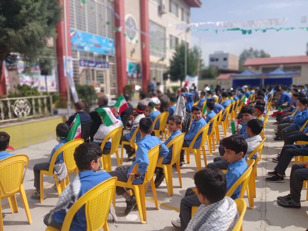 جشن عاطفه‌ها جشن همدلی دانش آموزان با دیگر کودکان نیازمند