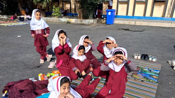 «آش انقلاب» در دبستان استقلال حاجی‌آباد