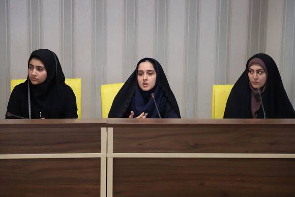 نشست مدیرکل آموزش و پرورش آذربایجان شرقی با نمایندگان مجلس دانش‌آموزی