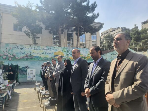 مراسم باشکوه زنگ ایثار و مقاومت در مدرسه شاهد تکتم ناحیه ۳