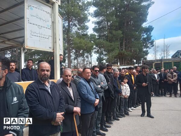 اشک و قدردانی در تشییع خلبان شهید بیاتی؛ مردم کوهدشت با شهیدشان وداع کردند 