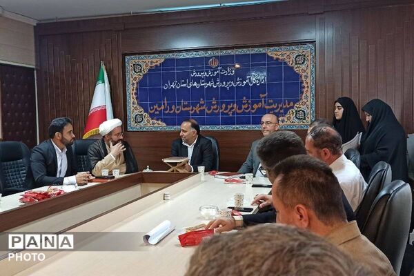 تقدیر از داوران مسابقات قرآن و عترت ورامین 