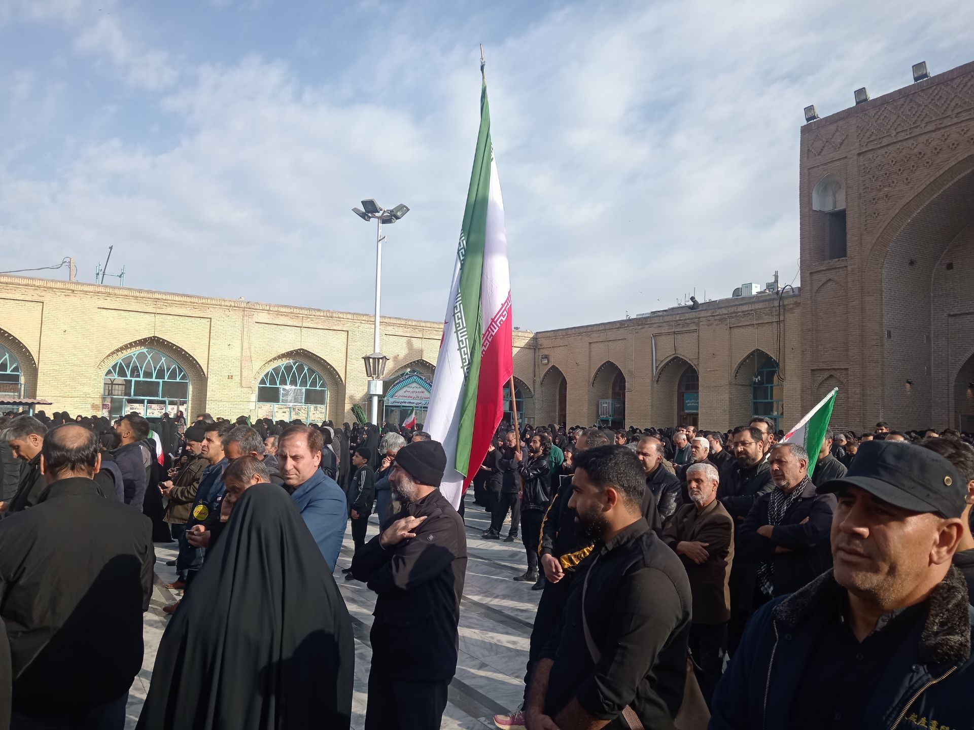 مردم ولایت مدار نیشابور در سوگ رهبر آزاده شهیدشان در مسجد جامع