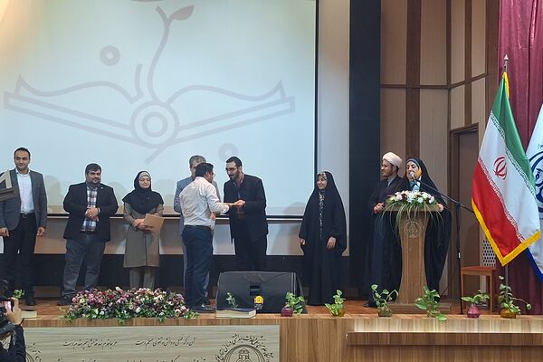 تجلیل از برگزیدگان جشنواره بزرگ جوانه در مجتمع آموزشی و فرهنگی علوم پزشکی شیراز 