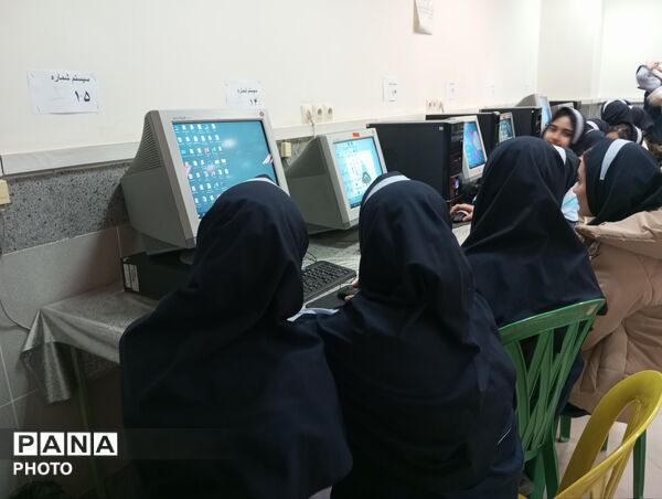 کلاس کامپیوتر ویژه دانش آموزان مدرسه ناهید نخودی 