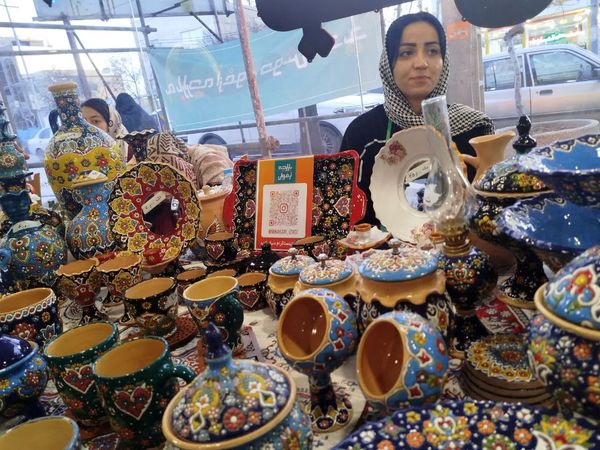 برگزاری نمایشگاه نوروزی ارغوان در فاروج
