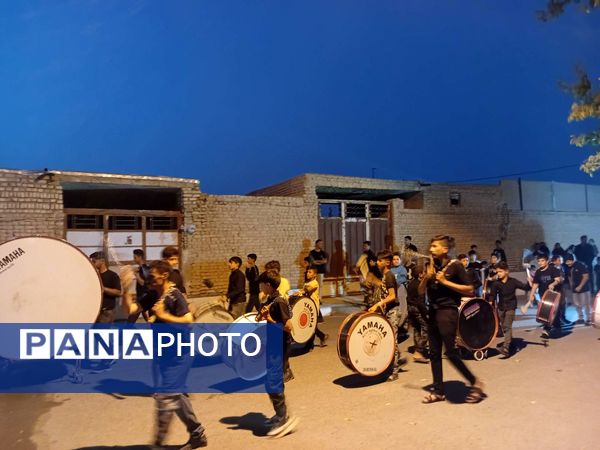 عزاداری هیئت زنجیر زنی روستای نقاب در شب شهادت امام رضا(ع)