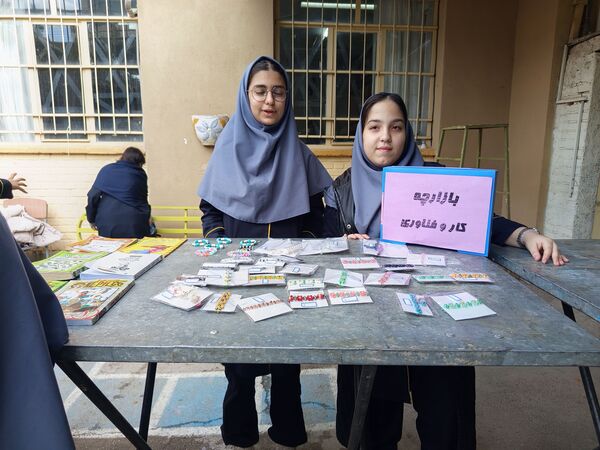 برپایی بازارچه دانش آموزی در دبیرستان پیرایش ۲