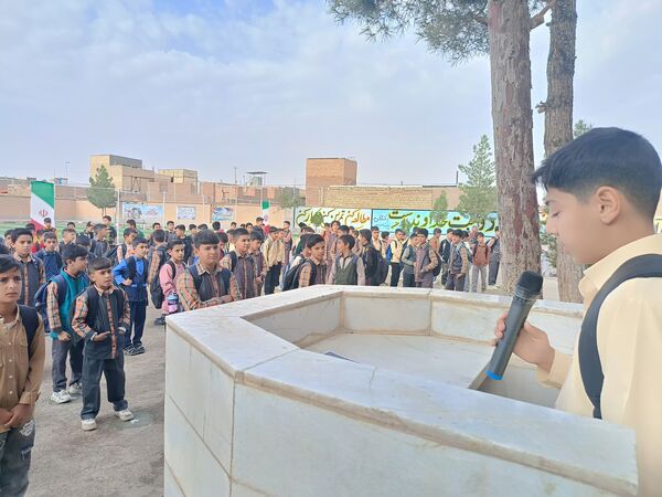 آغاز بازگشایی مدارس و شور و حال دانش آموزان دبستان شهید پسندیده فدافن در نخستین روز پاییز