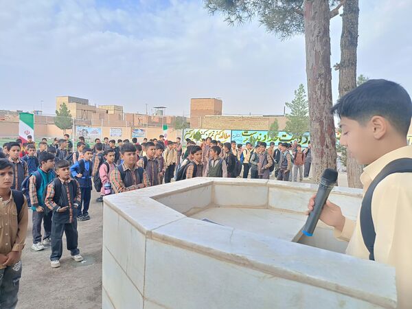 آغاز بازگشایی مدارس و شور و حال دانش آموزان دبستان شهید پسندیده فدافن در نخستین روز پاییز