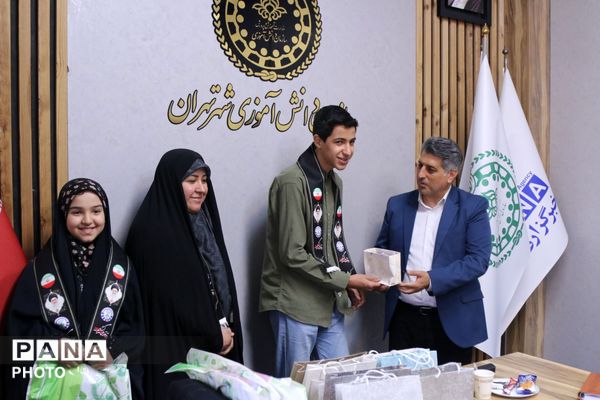 تقدیر از مربیان و دانش‌آموزان پیشتاز در فعالیت موکب‌های سازمان دانش‌آموزی شهر تهران